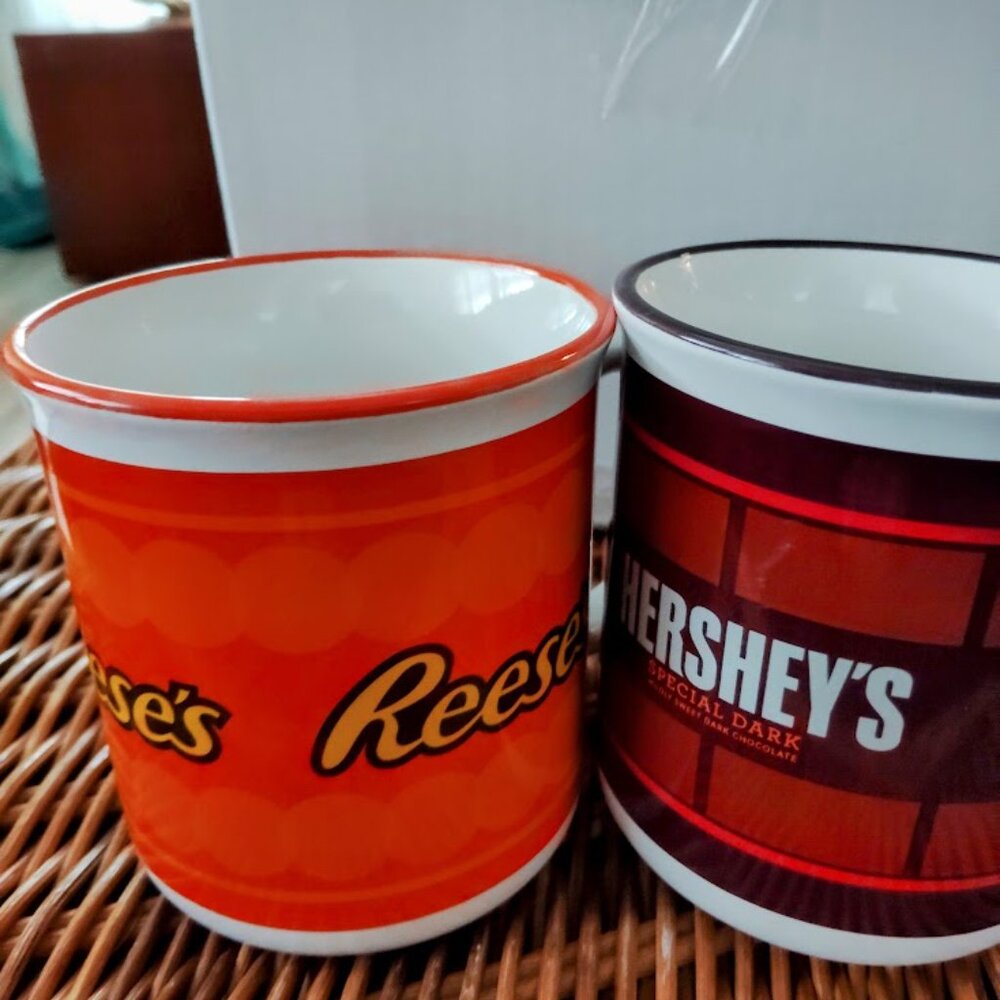 Set of 2 Mugs Valentine's Hershey Chocolate Special Dark And Reese's Coffee Cups